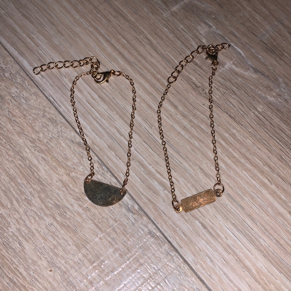 Pair of gold bare engraving bracelets